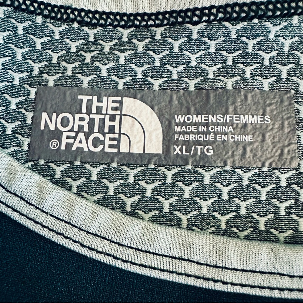 The North Face / Black and Mint Green/ Size XL  Top - Picture 10 of 11